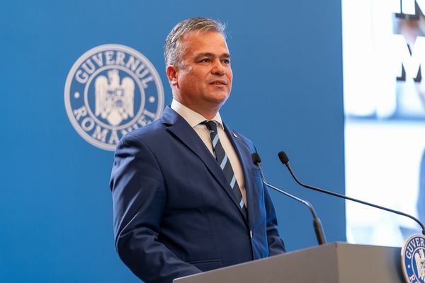 الرئيس الروماني يكلف رئيس وزراء جديد بتشكيل الحكومة
