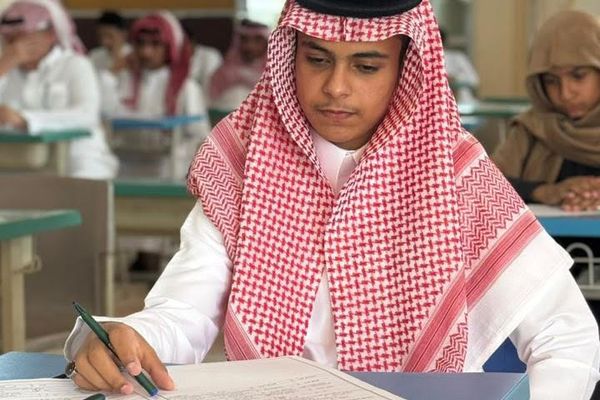أنتم ثمرة مدارسنا وقادة الغد.. ورؤية 2030 تنتظر إبداعكم