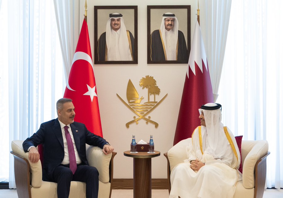 رئيس وزراء قطر: على إيران عدم استخدام مضيق هرمز لـ”ابتزاز” دول الخليج