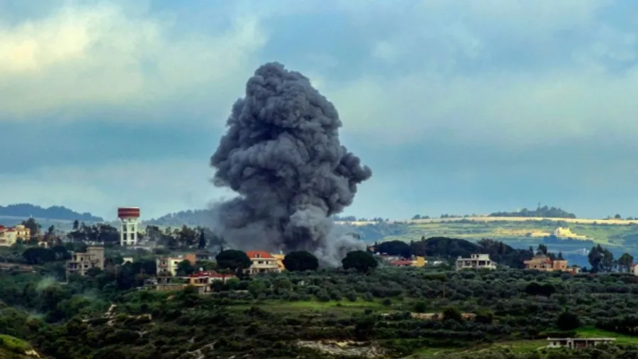 شهيد وجريحان في غارة إسرائيلية وتفجير منازل جنوب لبنان