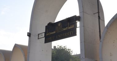 تسليم 2500 حساب بالبوابة القانونية للتشريعات لطلاب حقوق أسيوط