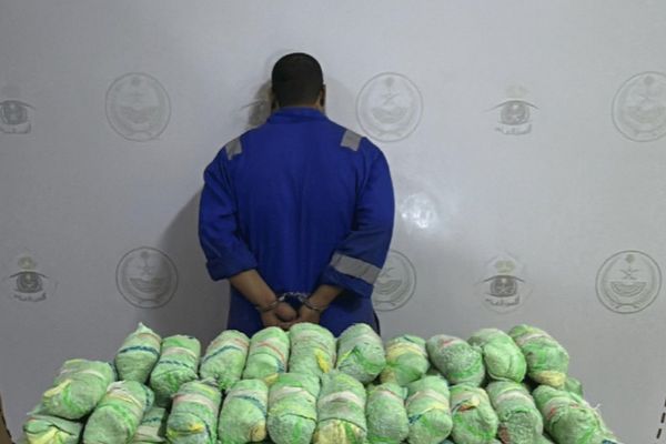 القبض على مصري في مكة لترويجه (41) كجم قات
