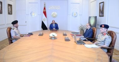 الرئيس السيسى يعرب عن اعتزازه بعطاء وتضحيات رجال القوات المسلحة لحماية الأمن القومى