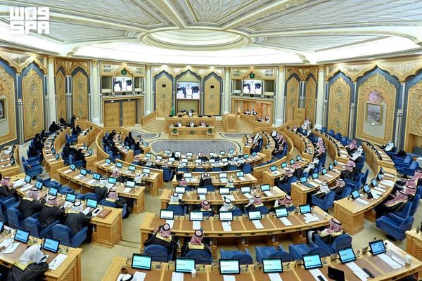 الشورى يطالب بتطوير «مدرستي» ورفع كفاءة الخدمات الصحية وتعزيز الاستثمار