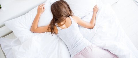 تنميل اليدين أثناء النوم.. عرض بسيط قد يخفي وراءه أمراضاً خطيرة