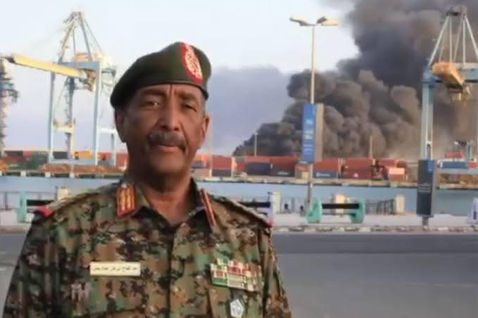 قضية خروج الفريق اول البرهان من القيادة العامة تعددت حولها الروايات