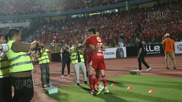 مش مصدقين، شاهد ذهول جون إدوارد ونيرة الأحمر بعد تقدم الأهلى على الزمالك