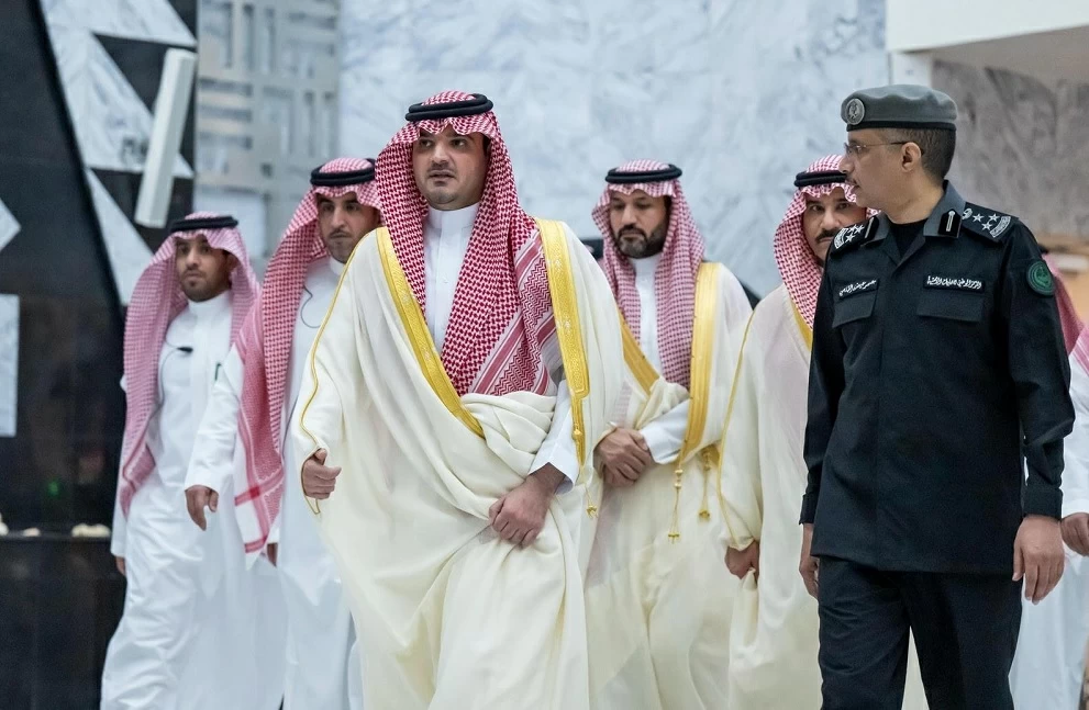 وزير الداخلية يزور مركز العمليات الأمنية الموحدة بمنطقة الرياض
