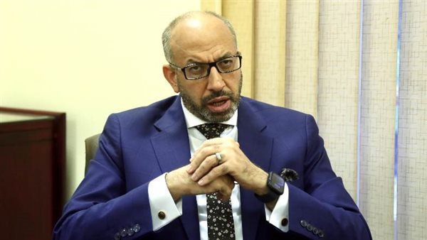 اقتراح برغبة للسماح بسداد رسوم الدبلومة الأمريكية بالجنيه بدلًا من الدولار