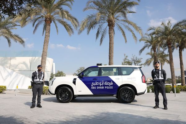 شرطة أبوظبي تدعو الجمهور إلى عدم إقامة أي مسيرات احتفالية إلا بتنظيم مسبق