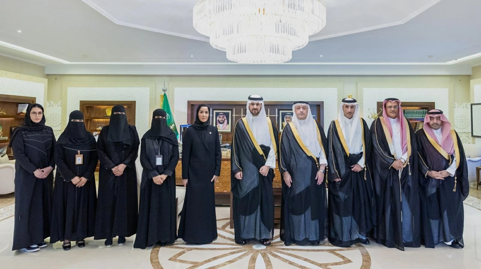 نائب أمير الشرقية يستقبل الطلاب والطالبات المتميزين
