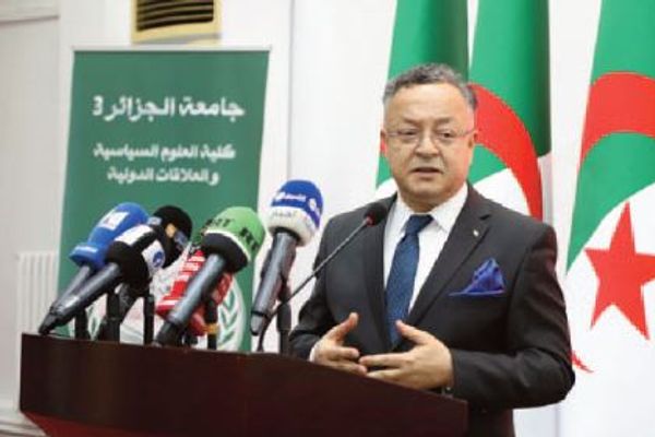 بداري يقوم بزيارة عمل وتفقد لمركز البحث للتكنولوجيات الصناعية بالشراقة