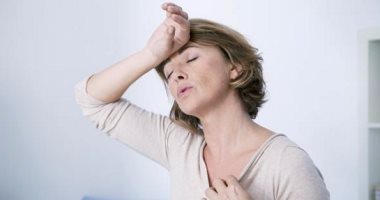 هل تعانين من تيبس الكتف بعد سن الأربعين؟..الهرمونات السبب الخفى