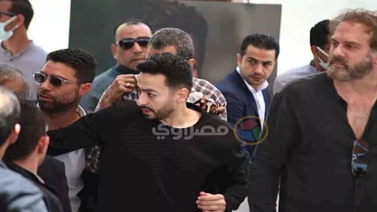 وصية "العلم" وبث مباشر.. 4 مفارقات شهدتها جنازة الراحل هاني شاكر