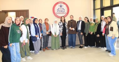 كلية الإعلام جامعة عين شمس تكرم الإعلامية آية عبد الرحمن