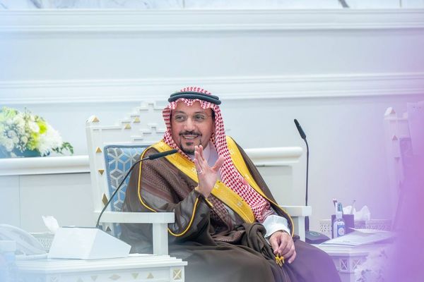 أمير القصيم يطّلع على برامج ومنتجات السياحة و يكرّم رجل أمن انقذ آخرين