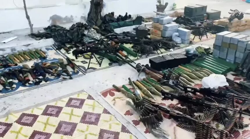 الأجهزة الأمنية في إقليم بنادر تعرض أسلحة أُدخلت إلى مقديشو بصورة غير قانونية