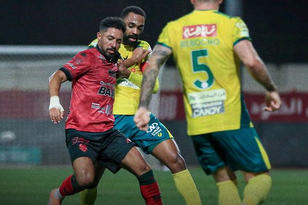 الخليج والخلود يتعادلان 2-2