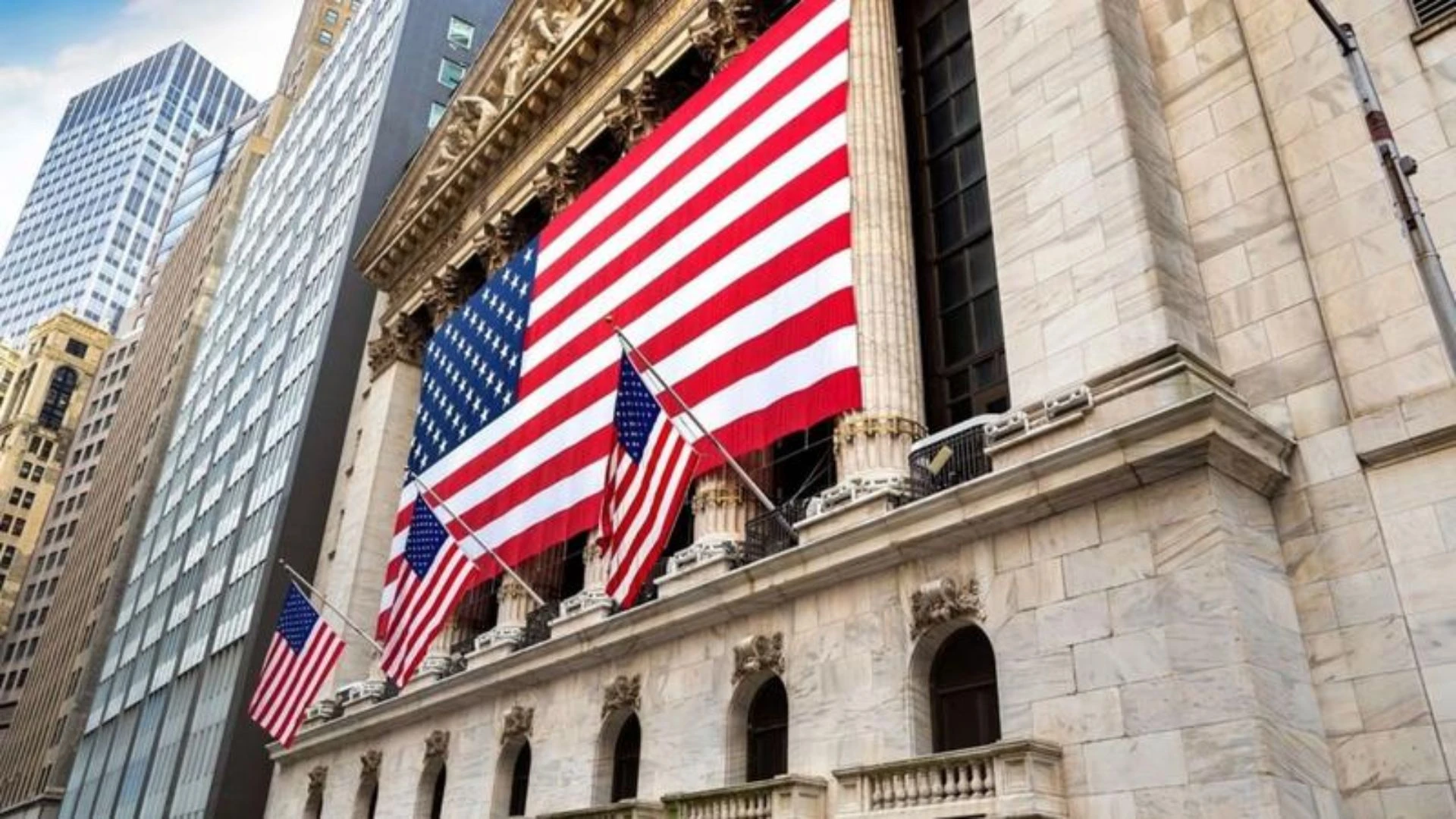 انخفاض مؤشرات الأسهم الأميركية بشكل كبير