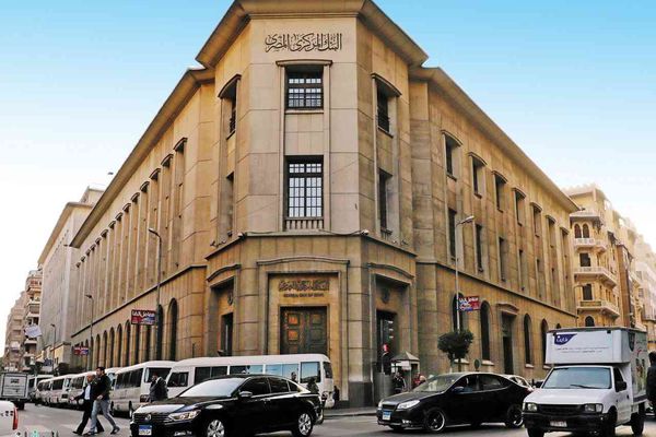 تراجع سعر صرف الدولار أمام الجنيه المصري في تعاملات الأحد