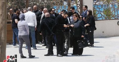 جنازة هانى شاكر.. نادية مصطفى وقمر وأركان فؤاد يشاركون فى تشييع الجثمان