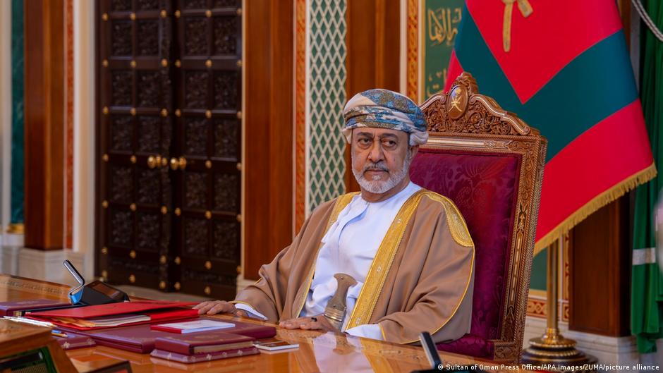 تهديدات ترامب لعمان "المحايدة".. زلة لسان أم حالة يأس وتخبط؟