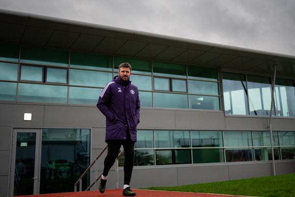 كاريك يتجنب الجدل حول أزمة راتكليف ويعزز قيم يونايتد