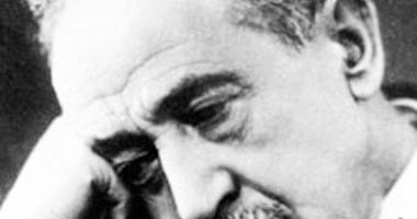 الفنون التشكيلية يحتفى بمئوية تتويج أحمد شوقى أميرا للشعراء