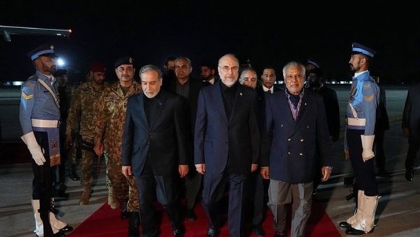 وول ستريت جورنال نقلا عن مصادر "مطلعة": طهران أبلغت وسطاء إقليميين أنها سترسل اليوم إلى إسلام أباد فريقا للتفاوض