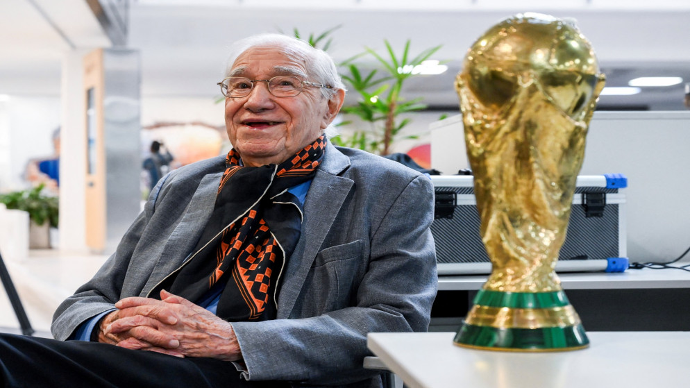 عميد المعلقين يقتحم مونديال 2026 في رقم قياسي غير مسبوق