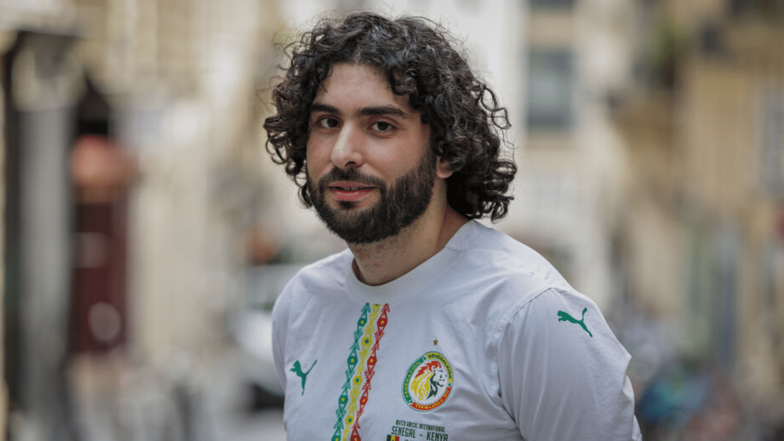 بالفيديو.. شاب فرانكو-جزائري يروي تفاصيل سجنه بالمغرب بسبب قميص السنغال وأصول والدته الجزائرية