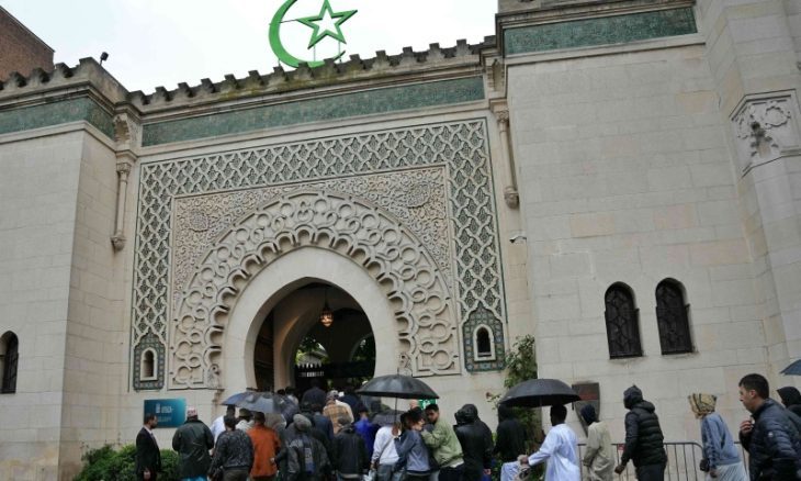 فرنسا تحظر تجمعا سنويا للمسلمين في منطقة باريس