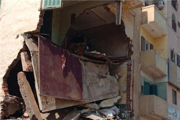 إصابة شخصين في انهيار جزئي بعقار بمنطقة العطارين بالإسكندرية