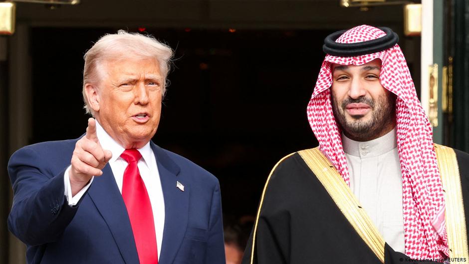 تقرير: ضغط السعودية وإسرائيل ساهم في دفع ترامب لضرب إيران