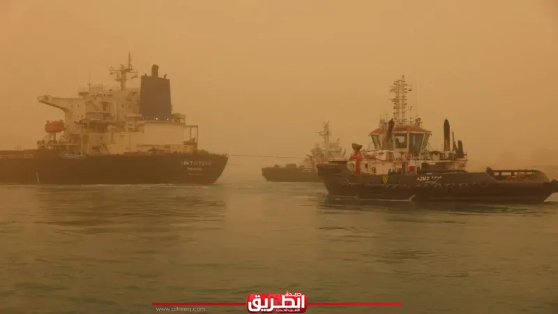 نجاح جهود تعويم سفينة الصب XIN TAIN YUAN عقب جنوحها لعطل فني