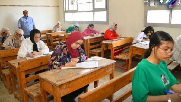 تداول أسئلة وإجابات الدراسات الاجتماعية للإعدادية بالقليوبية