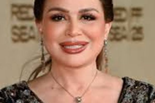 إلهام شاهين تخطف الأنظار بإطلالة أنيقة فى أحدث ظهور لها