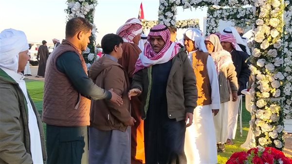 قبيلة التياها بسيناء تقيم حفل إفطار جماعي في بئر تمادا