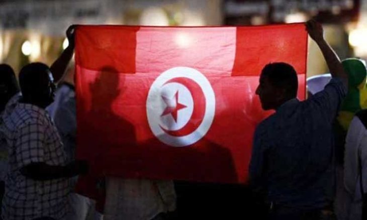 حزب تونسي يدعو لتجميد عمل البرلمان بعد “حياده” عن مسار الرئيس
