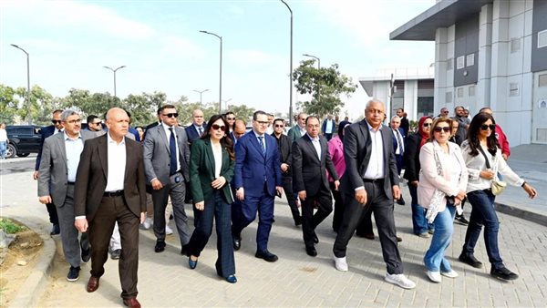 وزيرة الإسكان تتفقد سير العمل بمشروع "حدائق تلال الفسطاط"