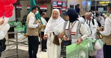 الحجاج يتأهبون لمشعر عرفات.. رئيس بعثة الحج المصرية: تفويج جميع حجاج القرعة لمكة استعدادا للمناسك.. أكبر خطة تصعيد لراحة ضيوف الرحمن.. ولا دخول للمشاعر المقدسة بدون نسك.. وندعو الجميع بعدم التدافع