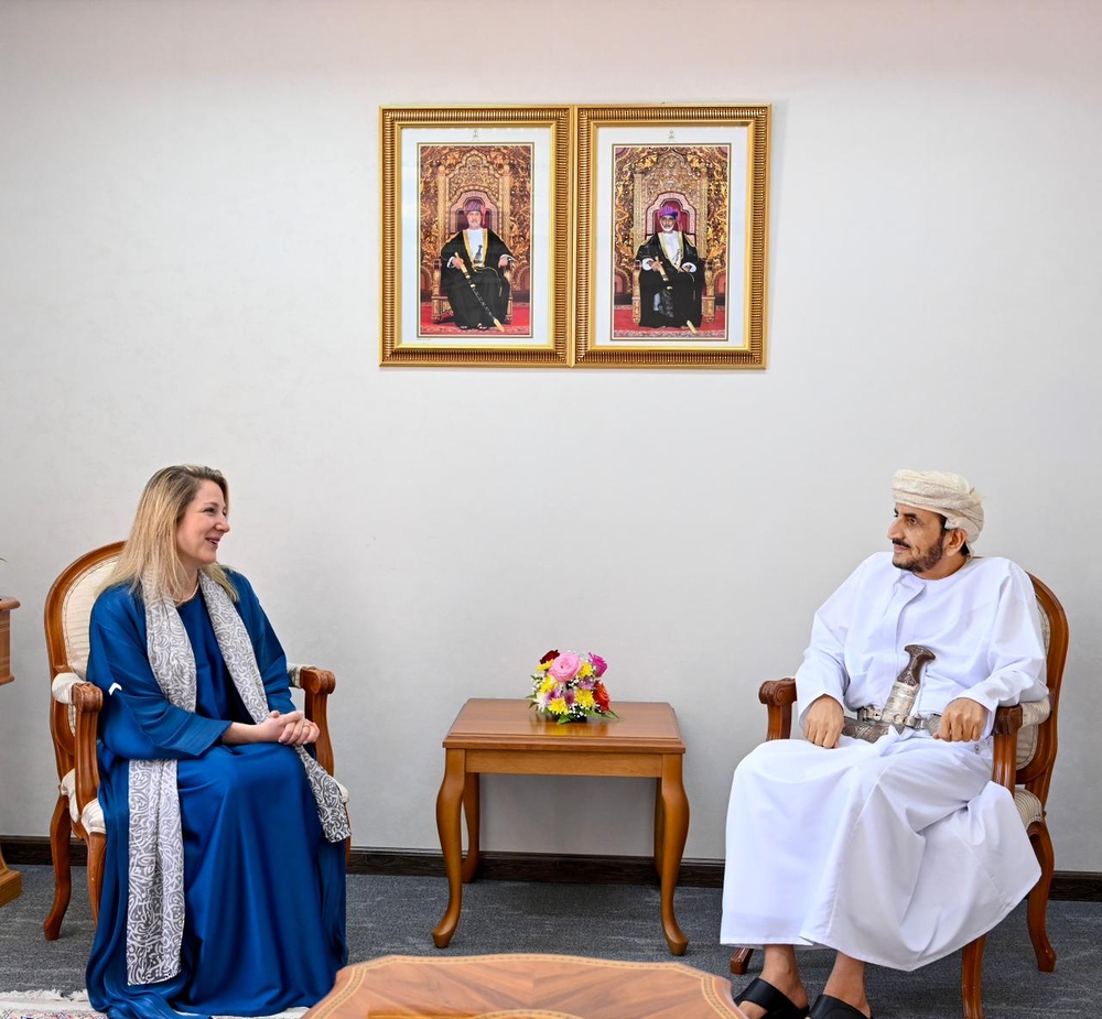 سلطنة عُمان واليونيسف تستعرضان تعزيز التعاون في المبادرات الإنسانية والتنموية