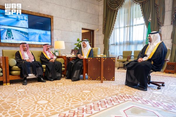 أمير الرياض ونائبه يستقبلان وكيل الإمارة والوكلاء المساعدين ومديري العموم وموظفي الإمارة