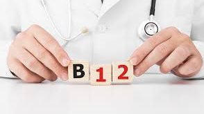 3 علامات لنقص فيتامين ب12 تظهر على وجهك