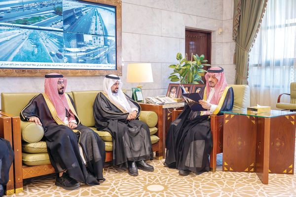أمير الرياض يستعرض مؤشرات أداء فرع "الموارد البشرية"
