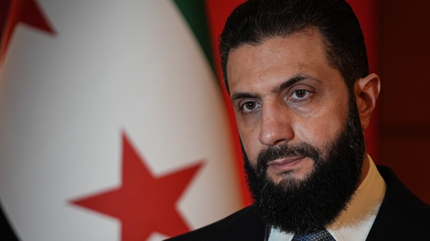 الشرع ينفي “شائعات” التدخل في لبنان ويؤجل بحث ترسيم الحدود معه