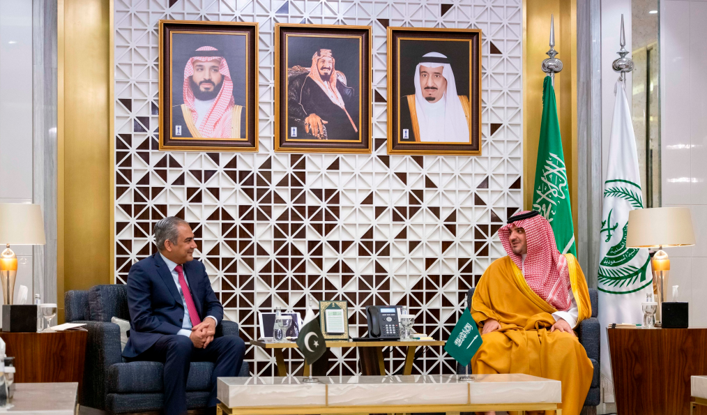 وزير الداخلية ونظيره الباكستاني يوقعان مذكرة تفاهم في المجال الأمني