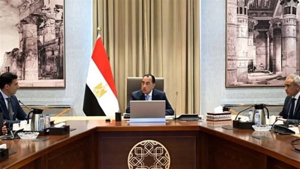 مدبولي: الحكومة مُستعدة لتقديم حوافز استثنائية لأي شركة سيارات عالمية توطن صناعاتها في مصر