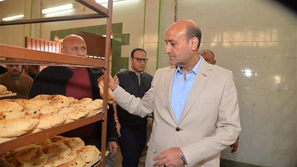 محافظ أسيوط يقود جولة مفاجئة على المخابز ومستودعات البوتاجاز