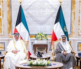 سمو أمير البلاد يستقبل وزير التربية وقياديي الوزارة
